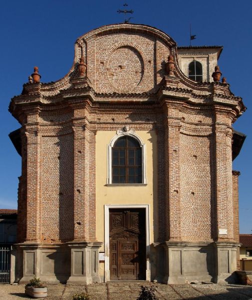 Chiesa Spirito Santo di Piobesi Torinese; facciata arch. Prunotto.